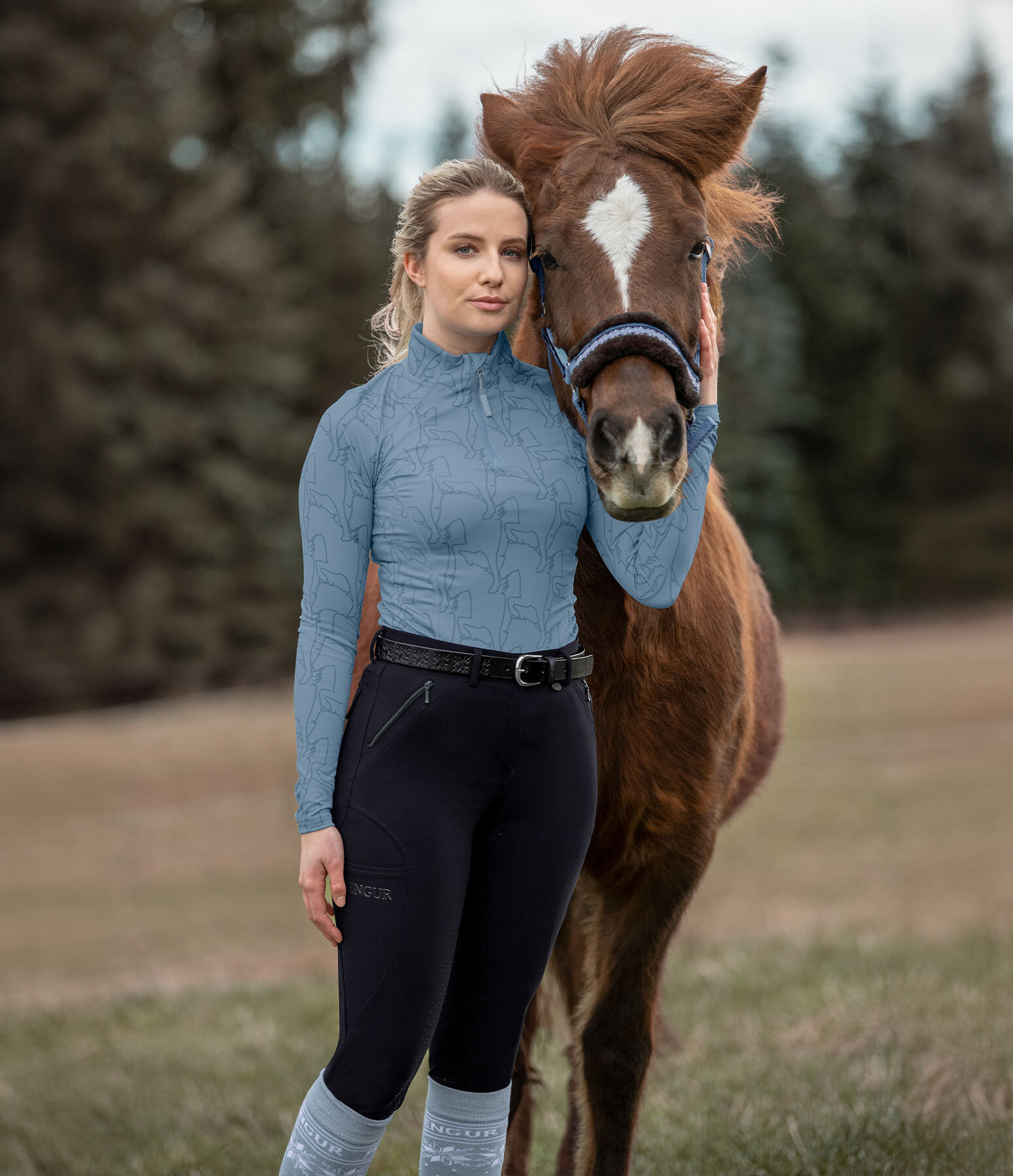 Outfit islandese Asta in grigio/celeste